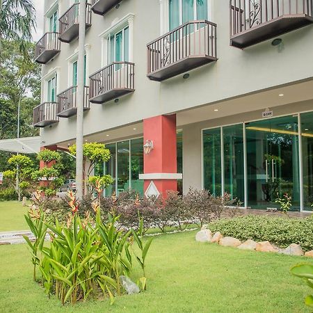 Qlassic Hotel Sepang Ngoại thất bức ảnh